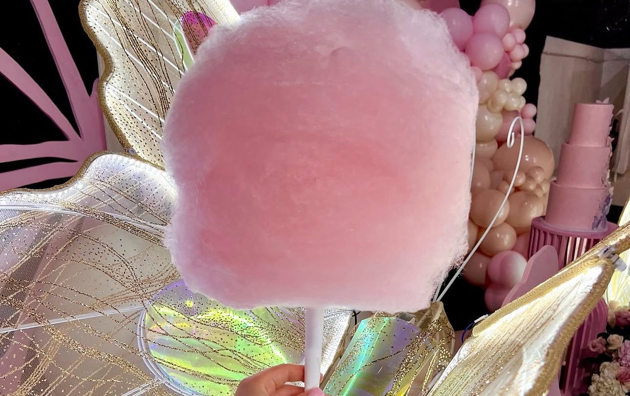 Fresh cotton candy being served at a kids’ party in Toronto & the GTA by Hello Event